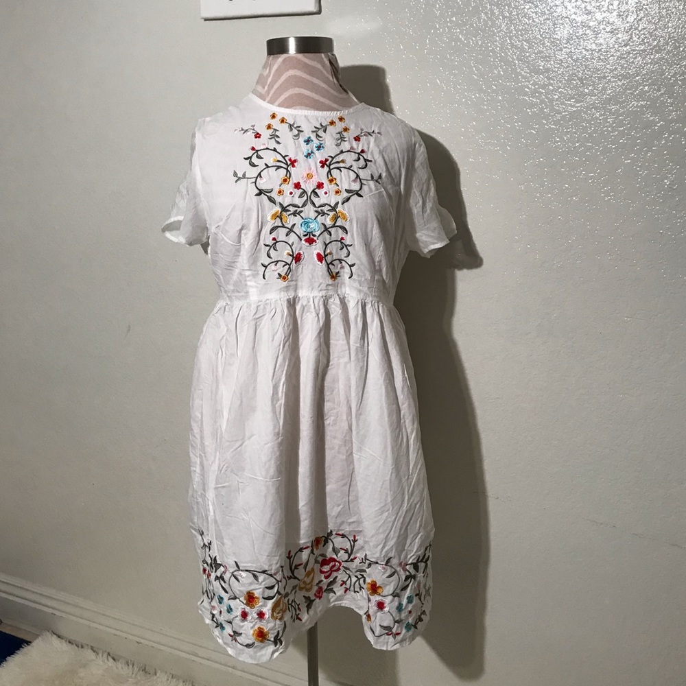 Embroided dress - Picture 2 of 6